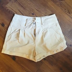 Pleated denim shorts